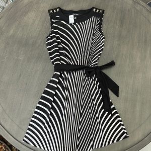 White House black market NWT Dress sz S